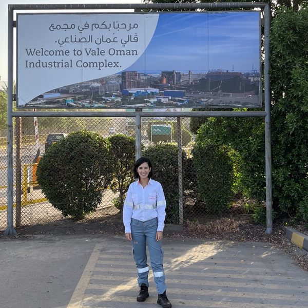 Bárbara Silva no complexo industrial da Vale em Omã