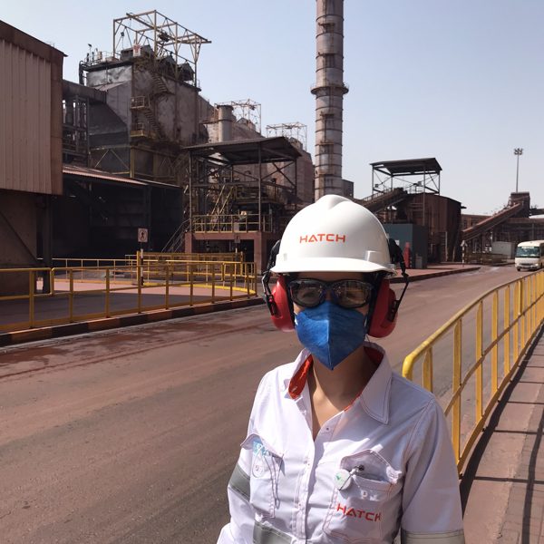 Bárbara Silva em visita a planta industrial